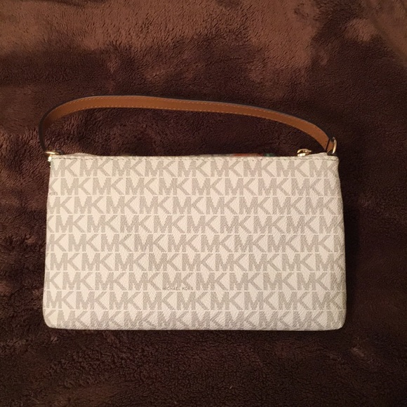 🔥Sale🔥New Beautiful Jet Set large MK wristlet..NWOT..never used